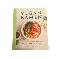 Vegan Ramen er en bog til dig, der søger et plantebaseret alternativ til din aftensmad. Få 50 kødfri opskrifter på ramensuppe.